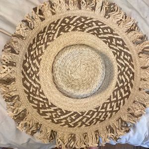 Straw beach hat. NWT